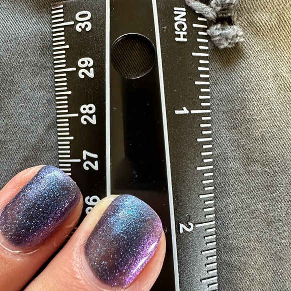 Vince slim fit / Griffith Short with minor snag - Picture 3 of 7